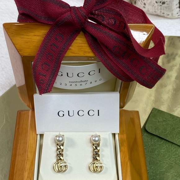 Gucci Gold Pearl Drop GG Earrings - Picture 2 of 9
